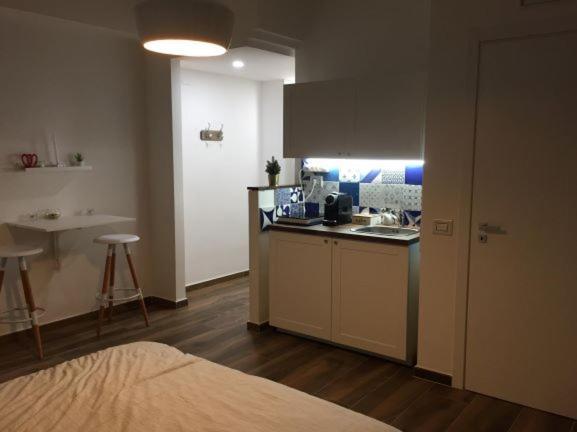 La Casa Di Alice Bed & Breakfast Salerno Ngoại thất bức ảnh